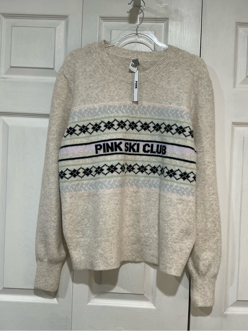 🤎 NWT Victoria’s Secret Pink Gray/Cream Crewneck Sweater Pink Ski Club (01027)